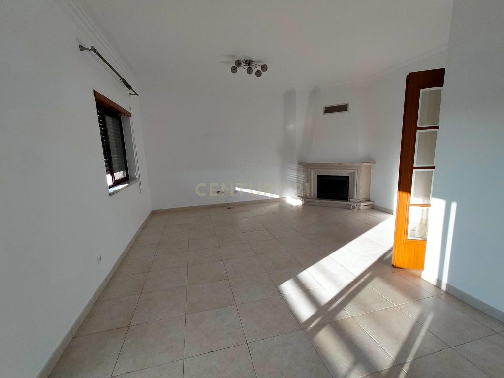 Apartamento T3 com Garagem  - Image 4